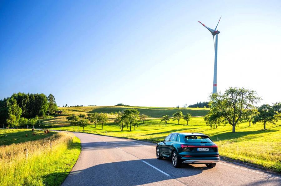  Audi e-tron 55 Quattro 2019 года  (WW) (фото 415 из 452)